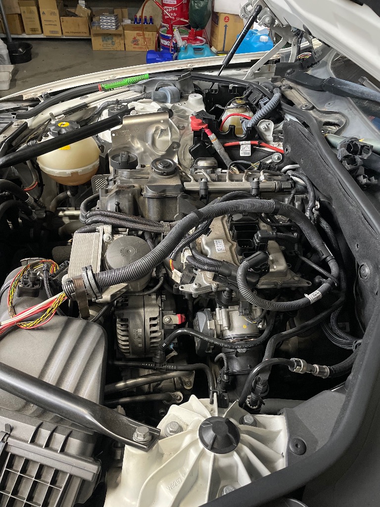 エンジンオイル漏れ修理 (F10 BMW523i Msport)